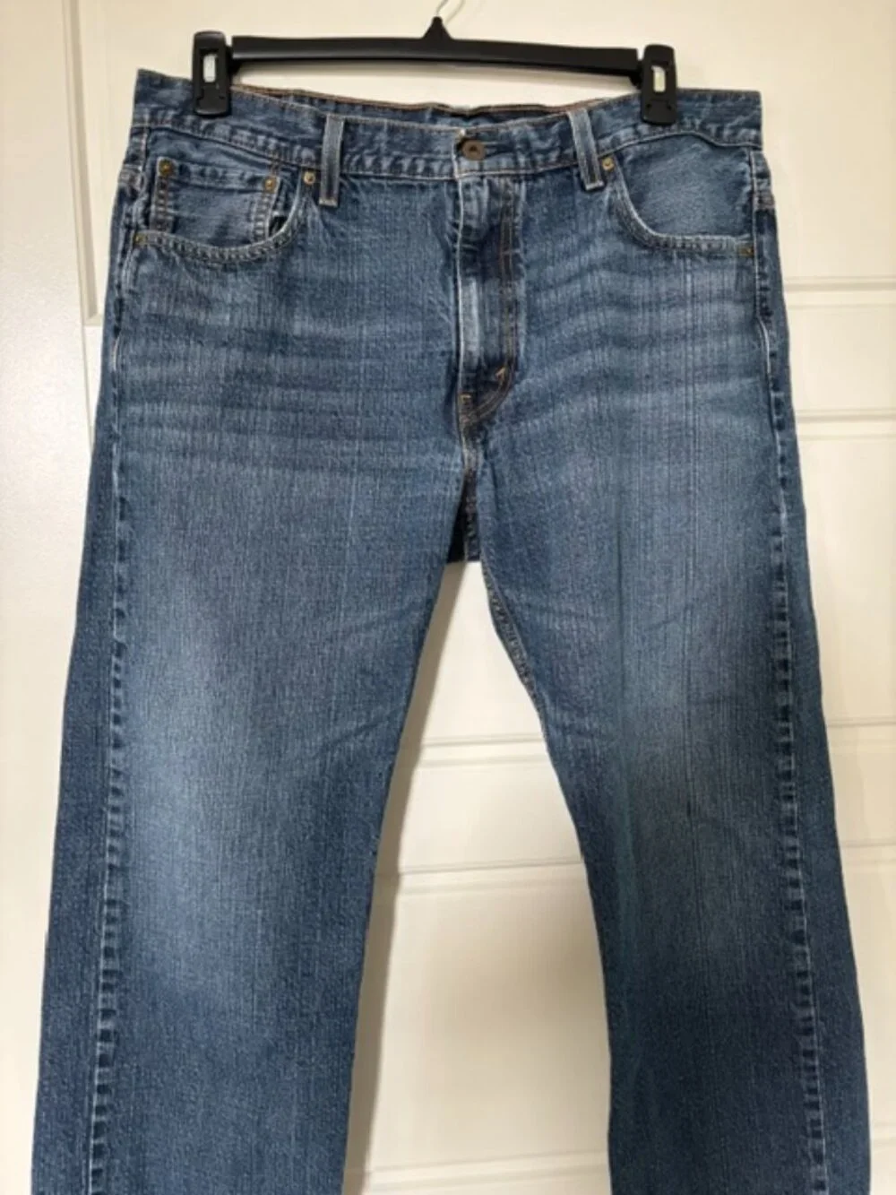 Men's Levi blue jeans dark stonewash - size 36/28 - comfortable!
